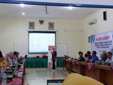 WORKSHOP MODEL PEMBELAJARAN PROJECT BASED LEARNING PROGRAM DIPLOMA III TEKNIK ELEKTRONIKA